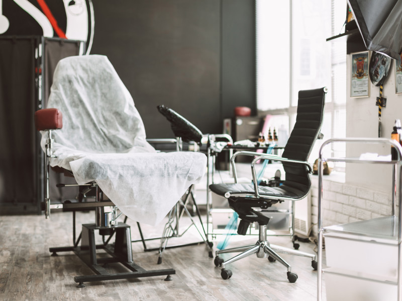 VKL Corredurías Seguros · Estudio de Tatuajes / Tattoo